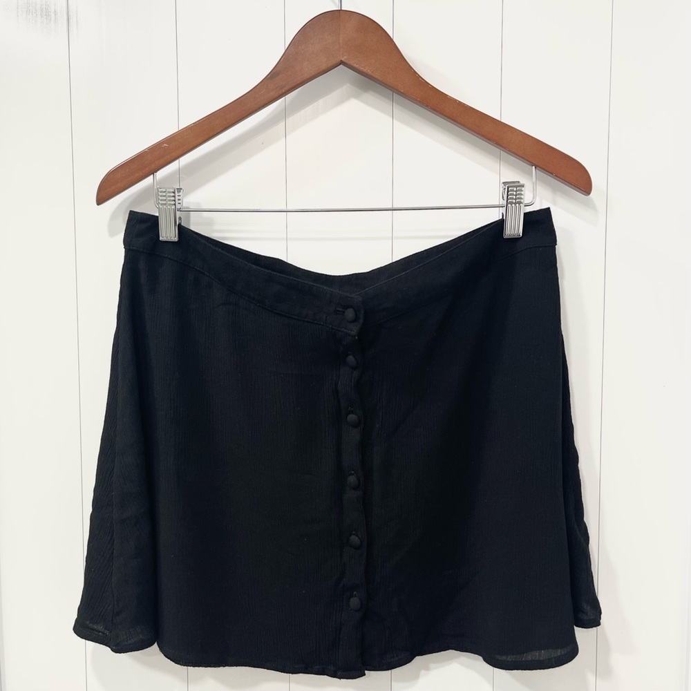 BUTTON MINI SKIRT